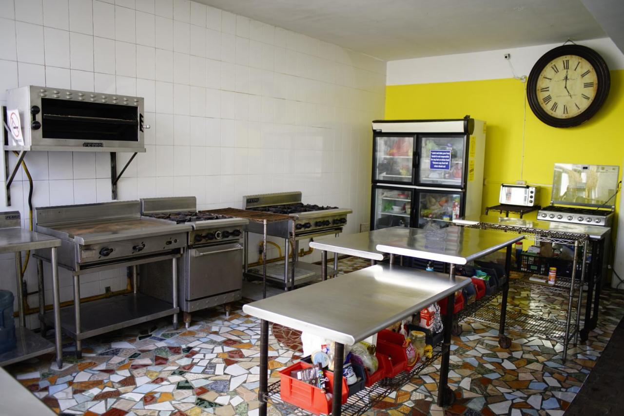 Weary Traveler Hostel Тулум Екстериор снимка