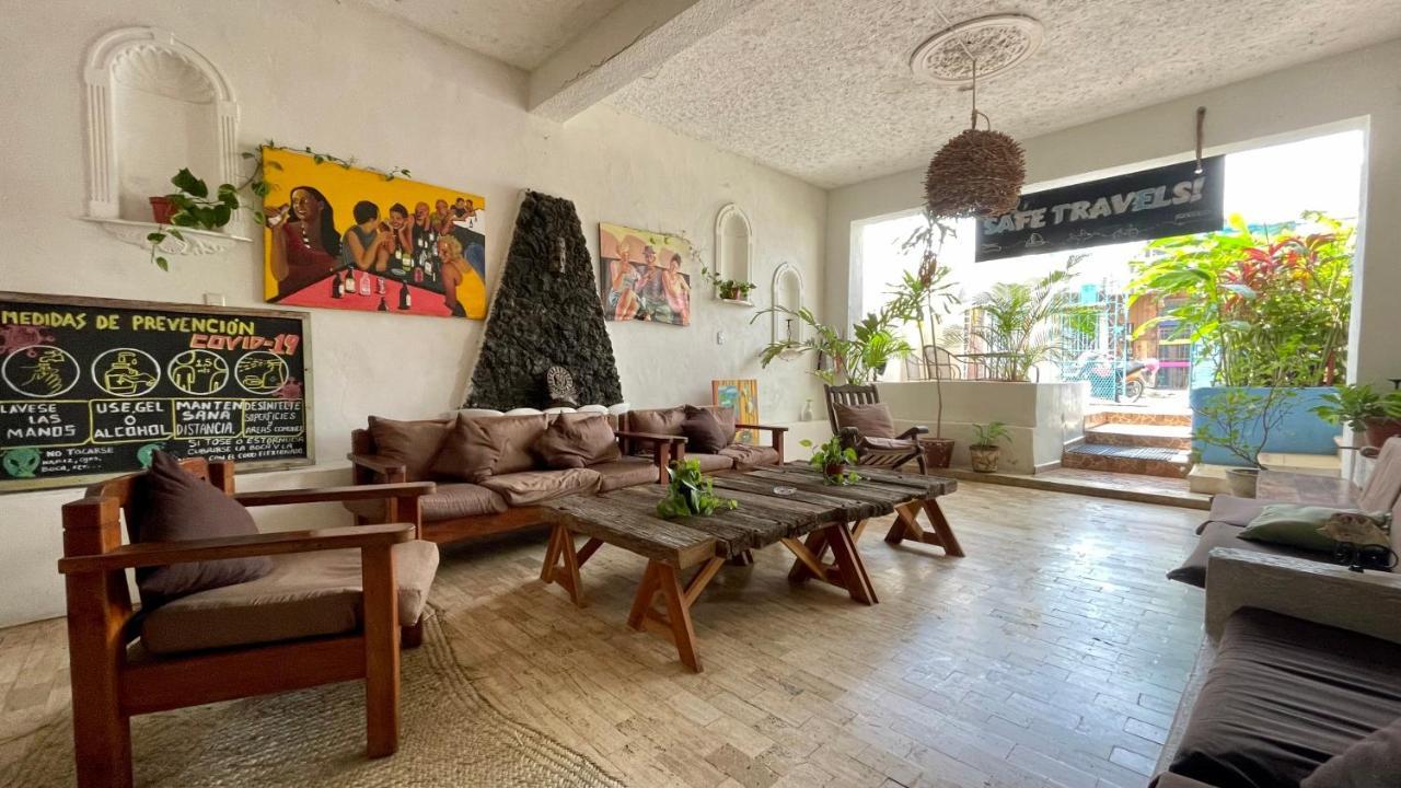 Weary Traveler Hostel Тулум Екстериор снимка