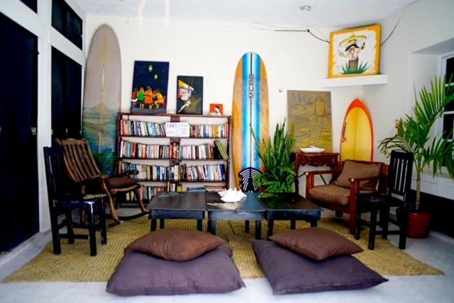 Weary Traveler Hostel Тулум Екстериор снимка