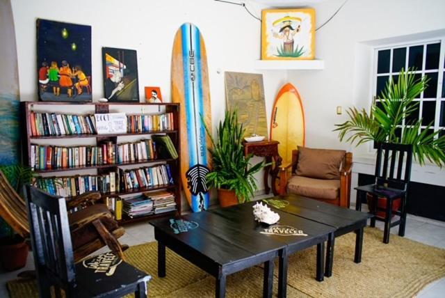 Weary Traveler Hostel Тулум Екстериор снимка