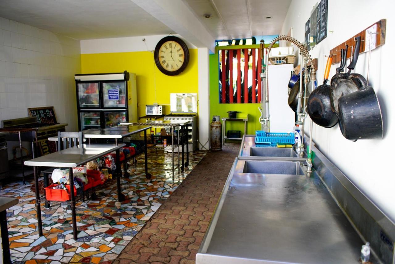 Weary Traveler Hostel Тулум Екстериор снимка