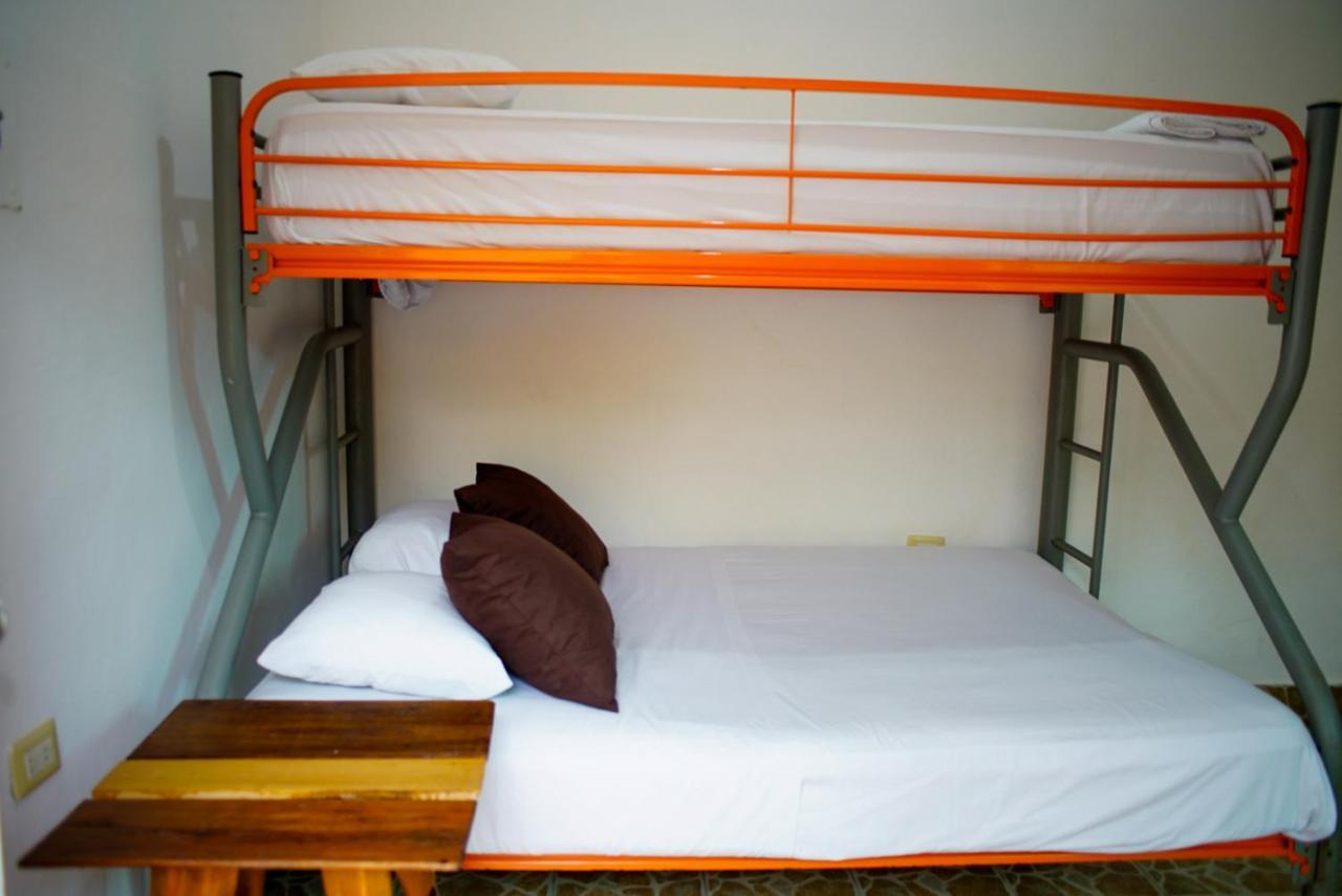 Weary Traveler Hostel Тулум Екстериор снимка