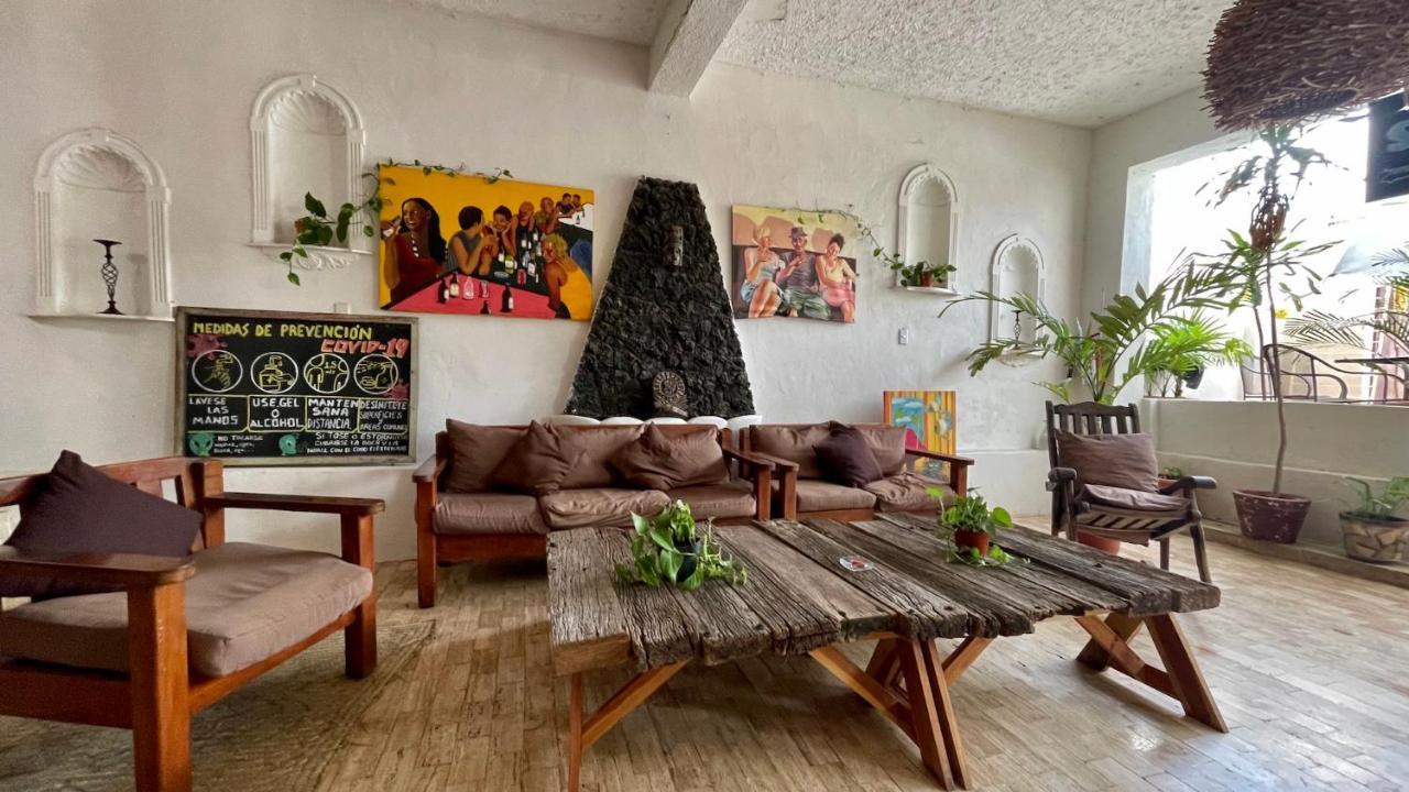 Weary Traveler Hostel Тулум Екстериор снимка
