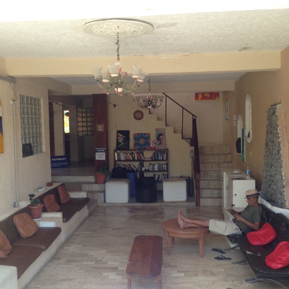 Weary Traveler Hostel Тулум Екстериор снимка