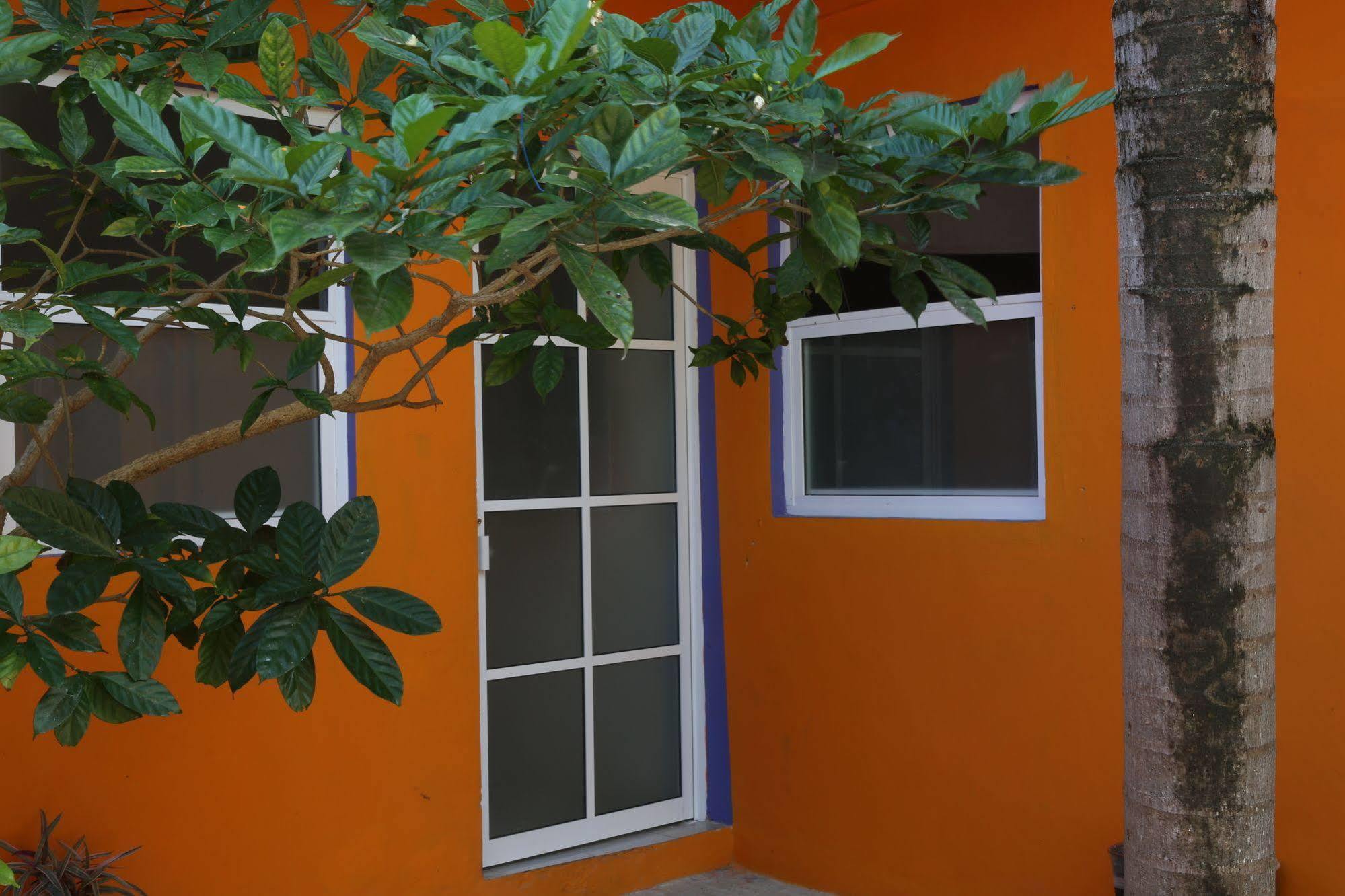 Weary Traveler Hostel Тулум Екстериор снимка