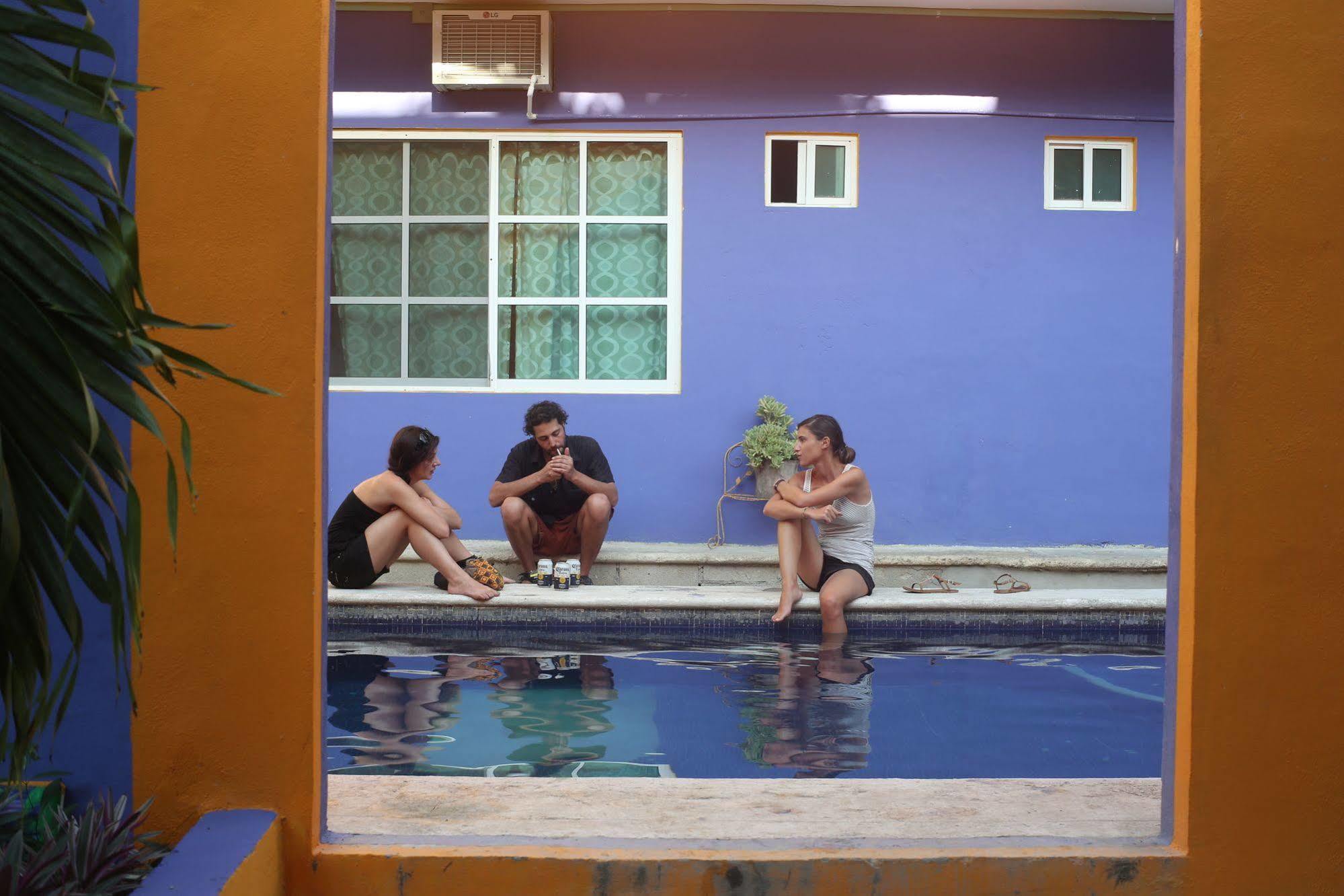 Weary Traveler Hostel Тулум Екстериор снимка